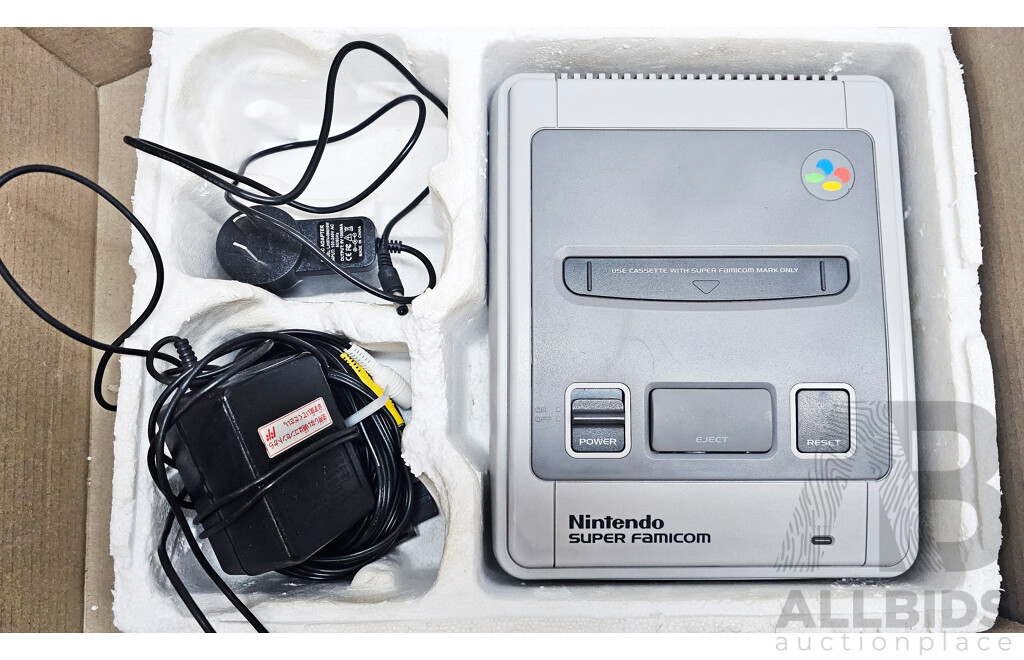 Vintage Nintendo Super Famicom Video Game Console /w Controllers, Power Cables