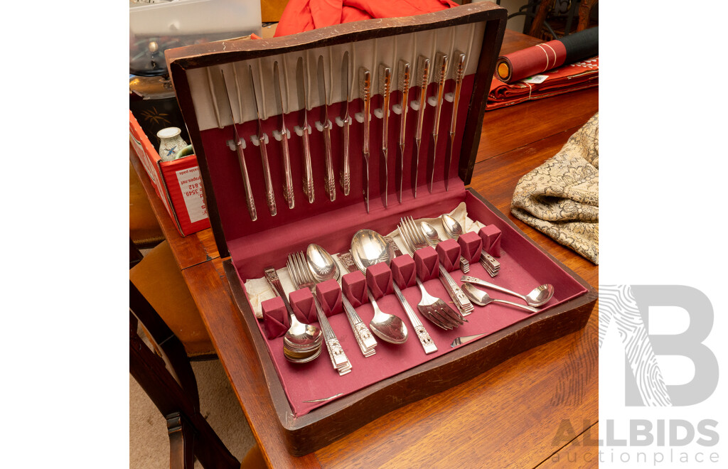 Vintage Wooden Flatware Canteen with Complete 62 Piece Silver Pate Flatware Set by Community Plate