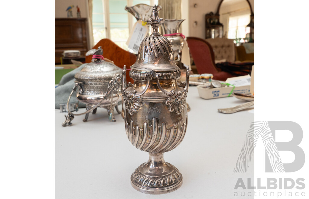 Queen Anne Style Gadrooned Castor with Shell and Swag Motifs, London 1890, 395g