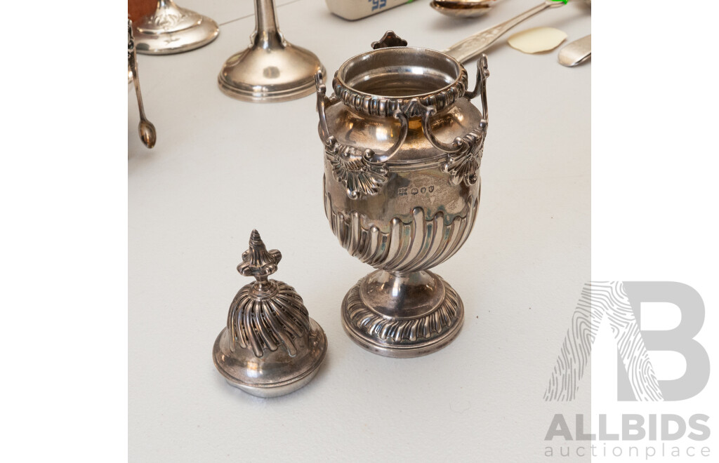 Queen Anne Style Gadrooned Castor with Shell and Swag Motifs, London 1890, 395g