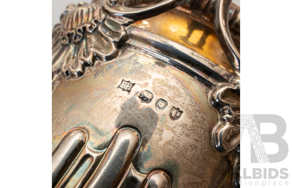 Queen Anne Style Gadrooned Castor with Shell and Swag Motifs, London 1890, 395g