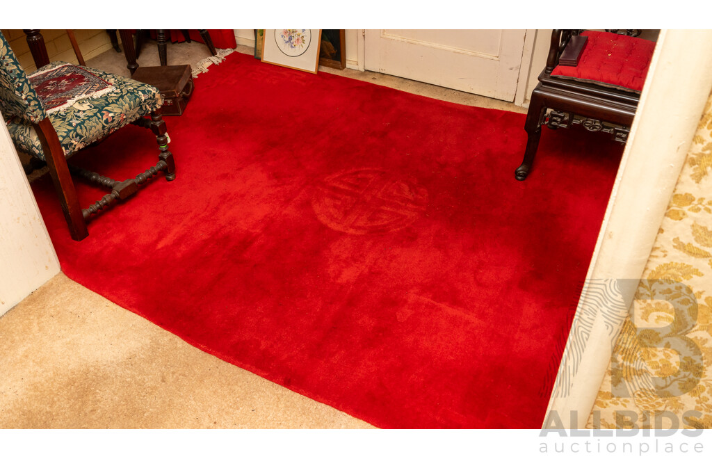 Large Machine Made Wool Rug with Textured Chinese Good Fortune Symbol to Center