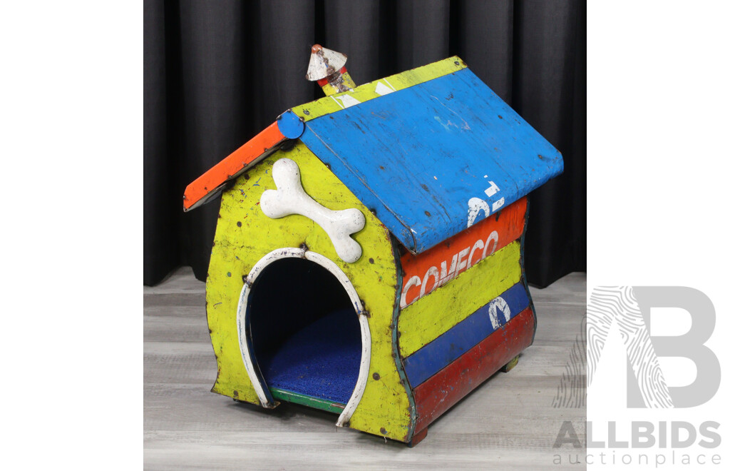 Modern Metal Doghouse by EE.I.EE.I.O