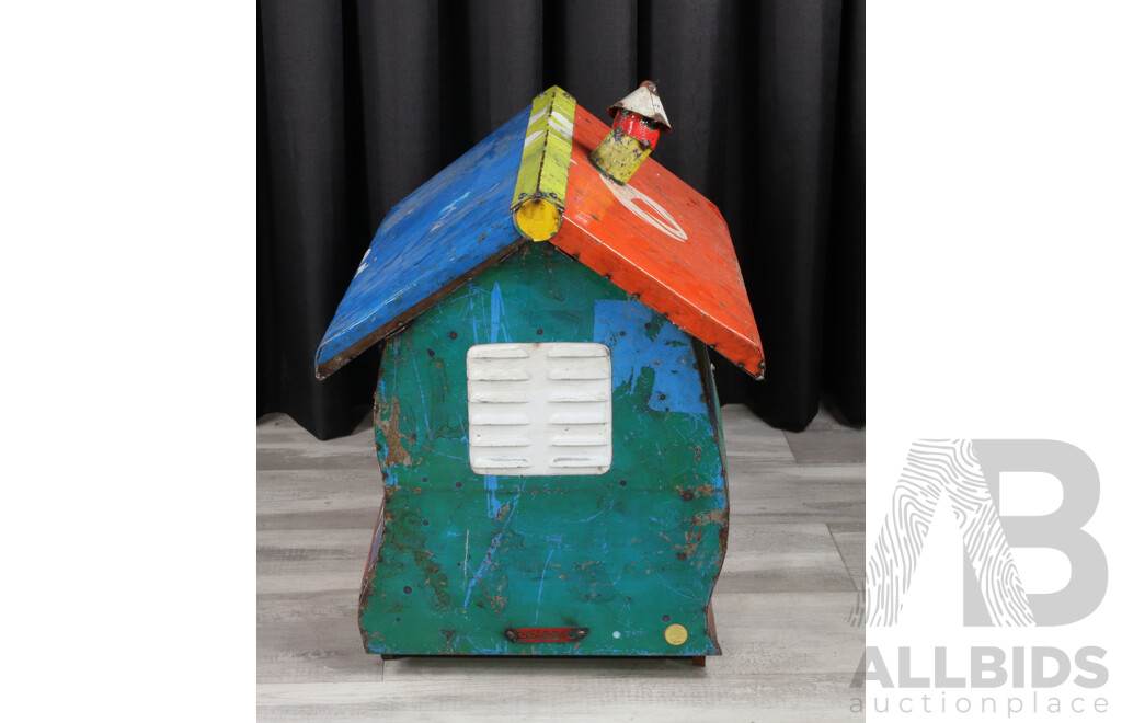 Modern Metal Doghouse by EE.I.EE.I.O
