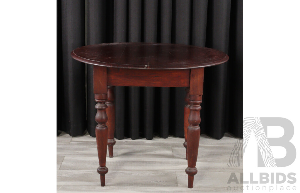 Round Victorian Cedar Kitchen Table