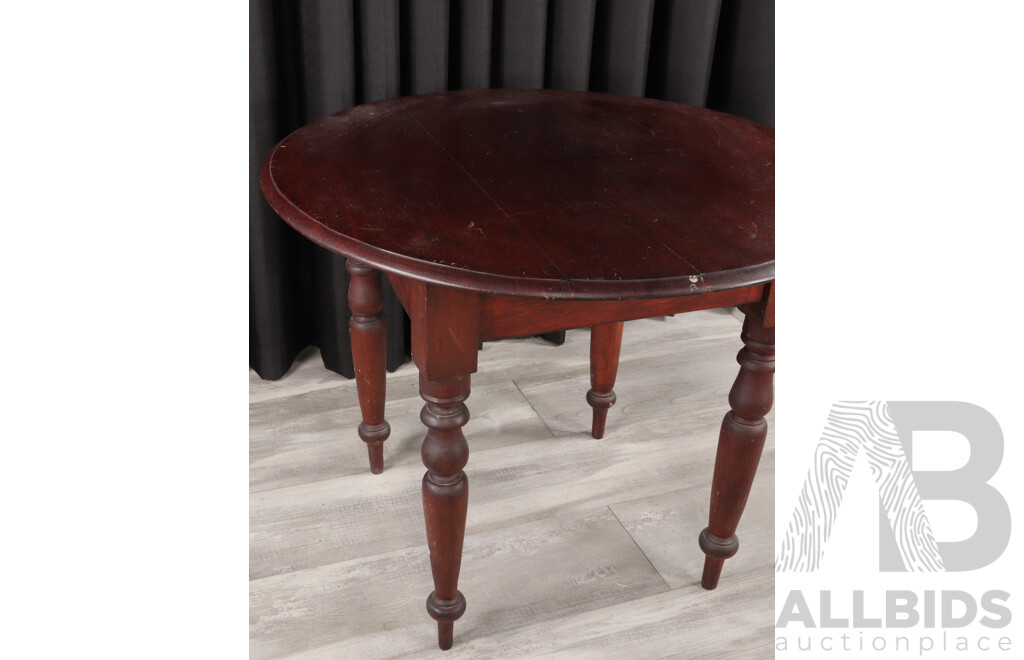 Round Victorian Cedar Kitchen Table