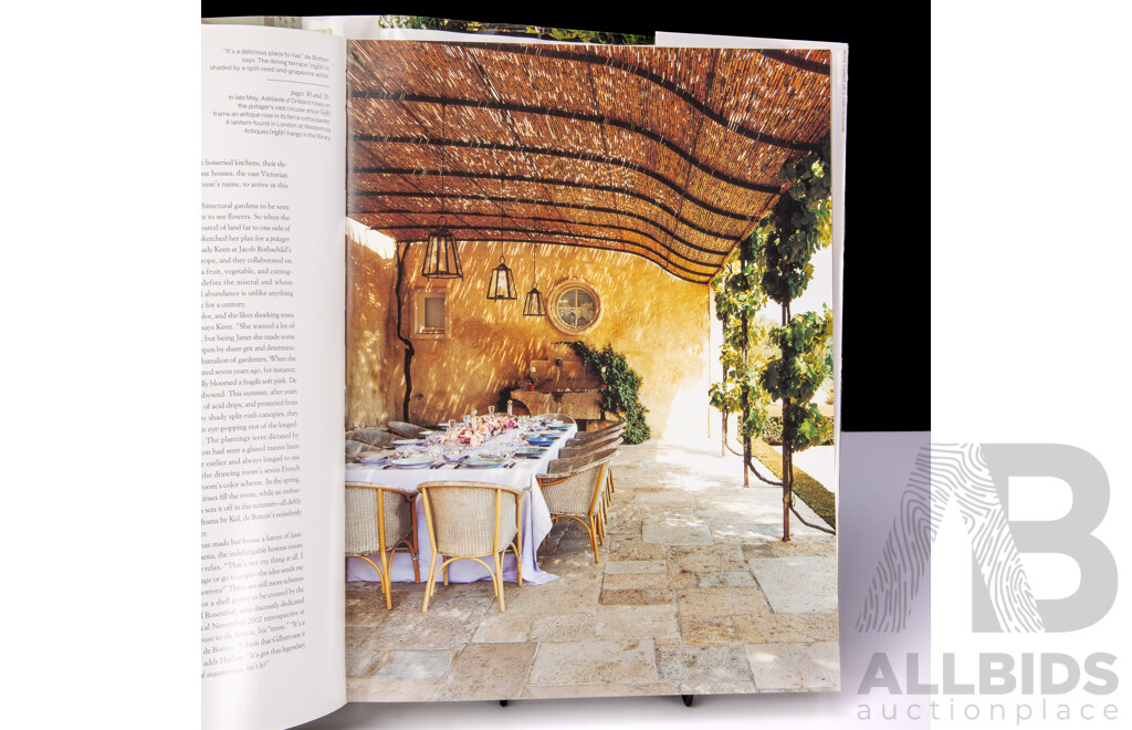 Vogue Living, Houses Gardens People, Borzoi Books, 2007 Hardcover with Dust Jacket