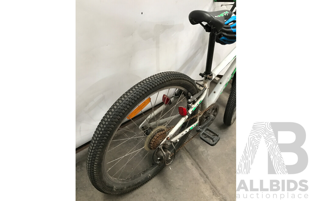 Avanti Shadow 7 Speed Kids' Mountain Bike with Helmet