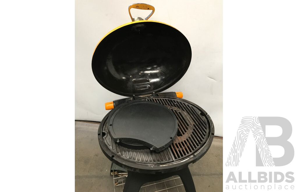 BeefEater Bugg Series II Burner Benchtop BBQ with Trolley