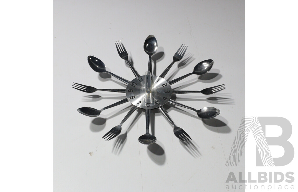 Single Decorative Kitchen Wall Clock with Cutlery Design