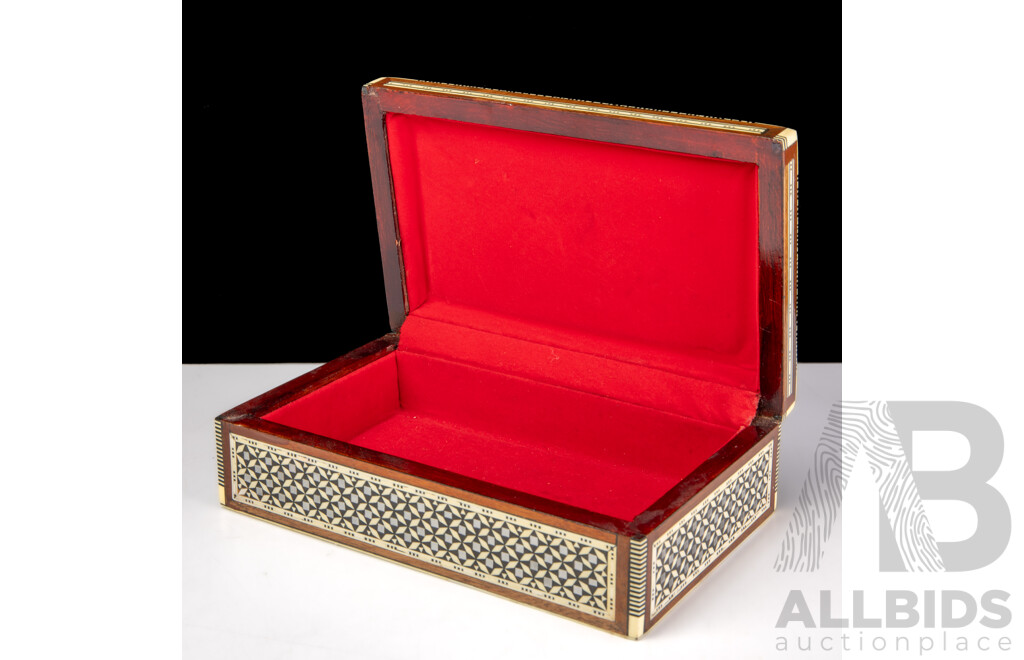 Middle Eastern Sadeli Style Inlaid Lidded Box