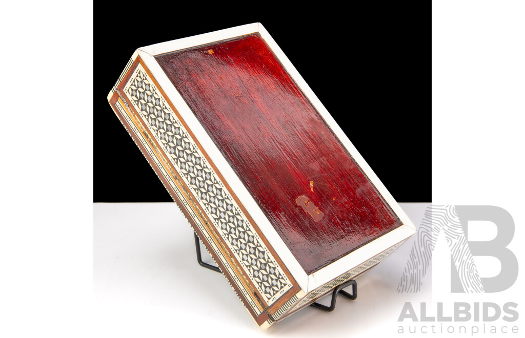 Middle Eastern Sadeli Style Inlaid Lidded Box