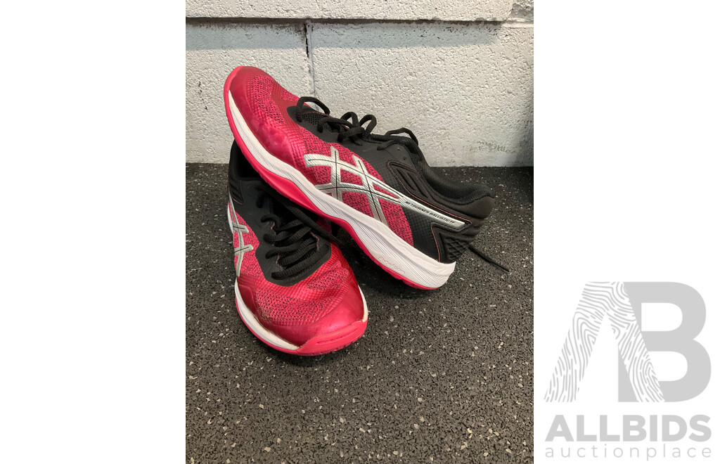 Assorted Sneakers Size US 7, 7.5, 8, 8.5, Including NIKE, NB and Assorted Bags  - Lot of 10