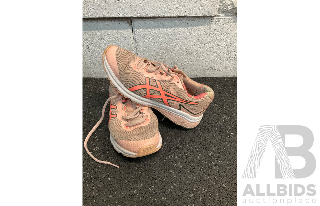 Assorted Sneakers Size US 8, 6.5, 5, 4, 2 Including NIKE, NB and Assorted Backpacks  - Lot of 8