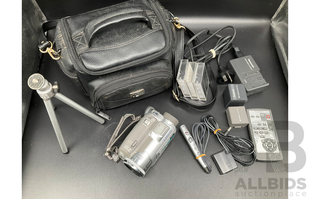 PANASONIC (NV-GS150) Mini DV Camcorder with Accessories