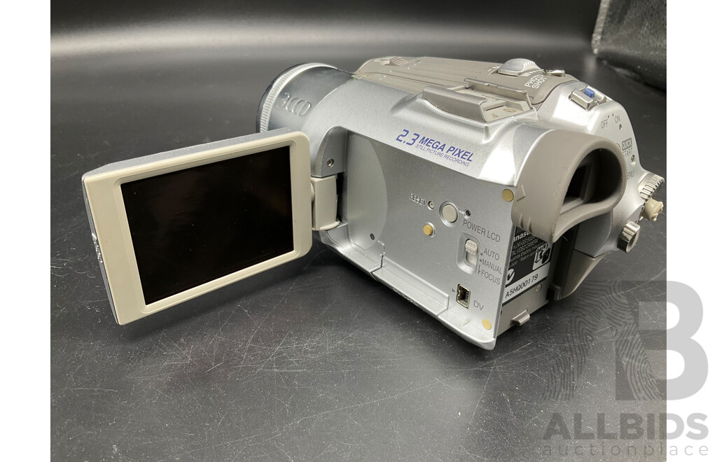 PANASONIC (NV-GS150) Mini DV Camcorder with Accessories
