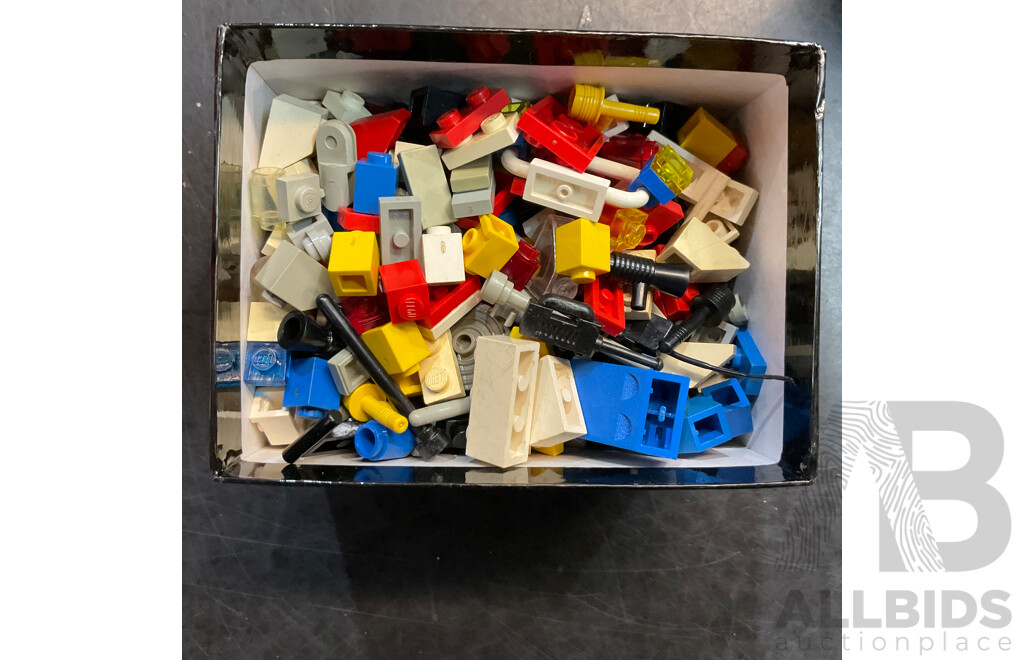 Vintage Lego Pieces & Figures  Includes 6870,886,6823 and More