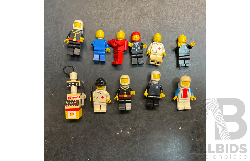 Vintage Lego Pieces & Figures  Includes 6870,886,6823 and More