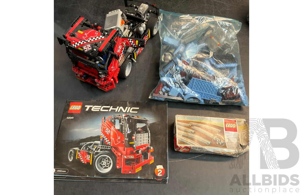 LEGO 42041 Racing Truck & 77942 Fiat 500 Blue & Vintage 7855 8 Curved Electric Rails Grey 12V