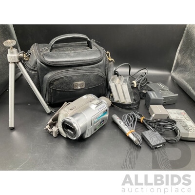 PANASONIC (NV-GS150) Mini DV Camcorder with Accessories