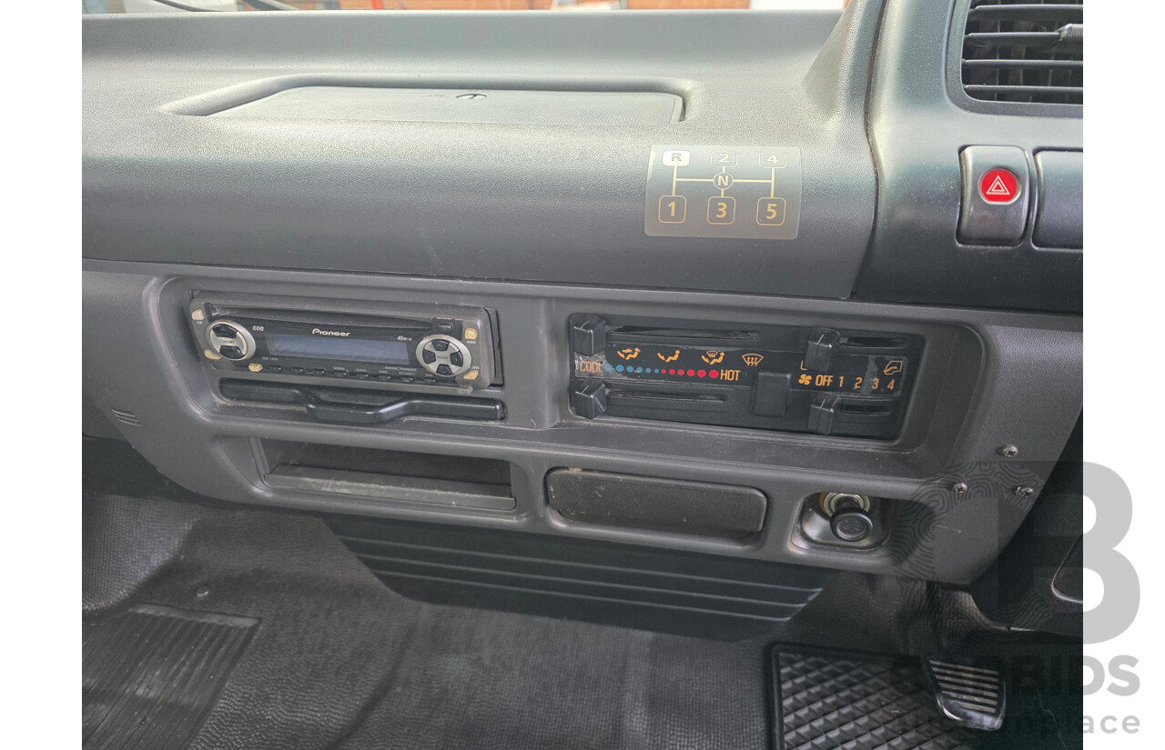 01/2000 Isuzu NPR300 Refrigerated Truck