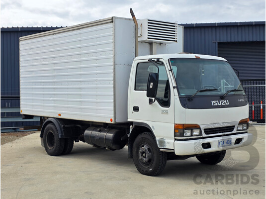 01/2000 Isuzu NPR300 Refrigerated Truck