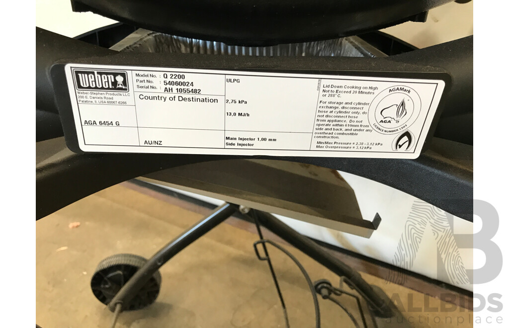 Weber Q Premium Gas Barbecue in Portable Cart