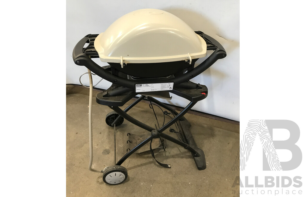 Weber Q Premium Gas Barbecue in Portable Cart