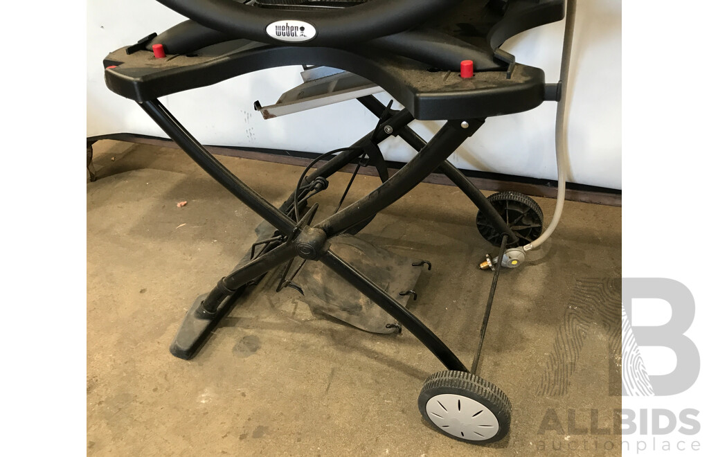 Weber Q Premium Gas Barbecue in Portable Cart
