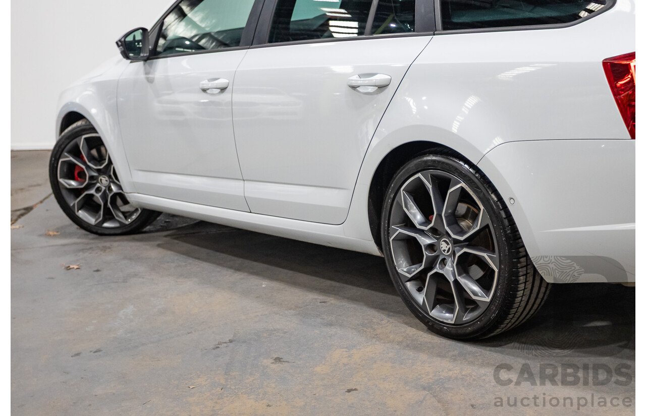 06/2016 Skoda Octavia RS 162 TSI NE MY16 4d Wagon Moon White Metallic Turbo 2.0L
