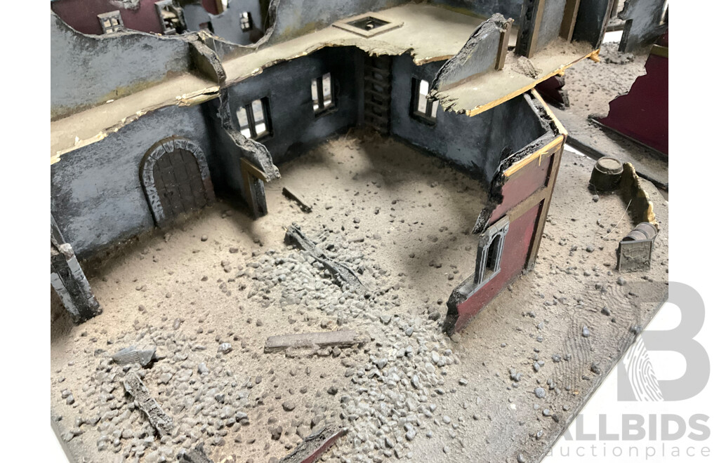 Five Scaled War Scene Buildings