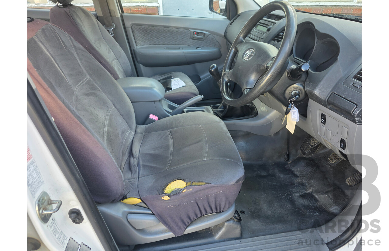 5/2007 Toyota Hilux SR (4x4) KUN26R 07 UPGRADE Dual Cab P/Up Super White Turbo Diesel 3.0L