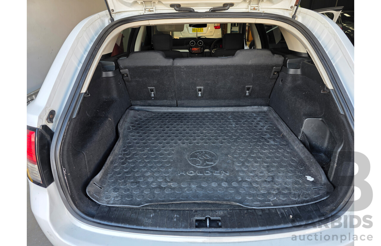 8/2011 Holden Commodore SV6 VE II 4d Sportwagon White 3.6L