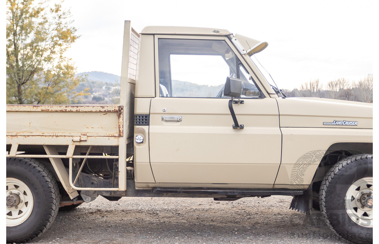 9/1985 Toyota Landcruiser (4x4) HJ75RP 2d C/Chas Goldrush Diesel 4.0L - Tipper