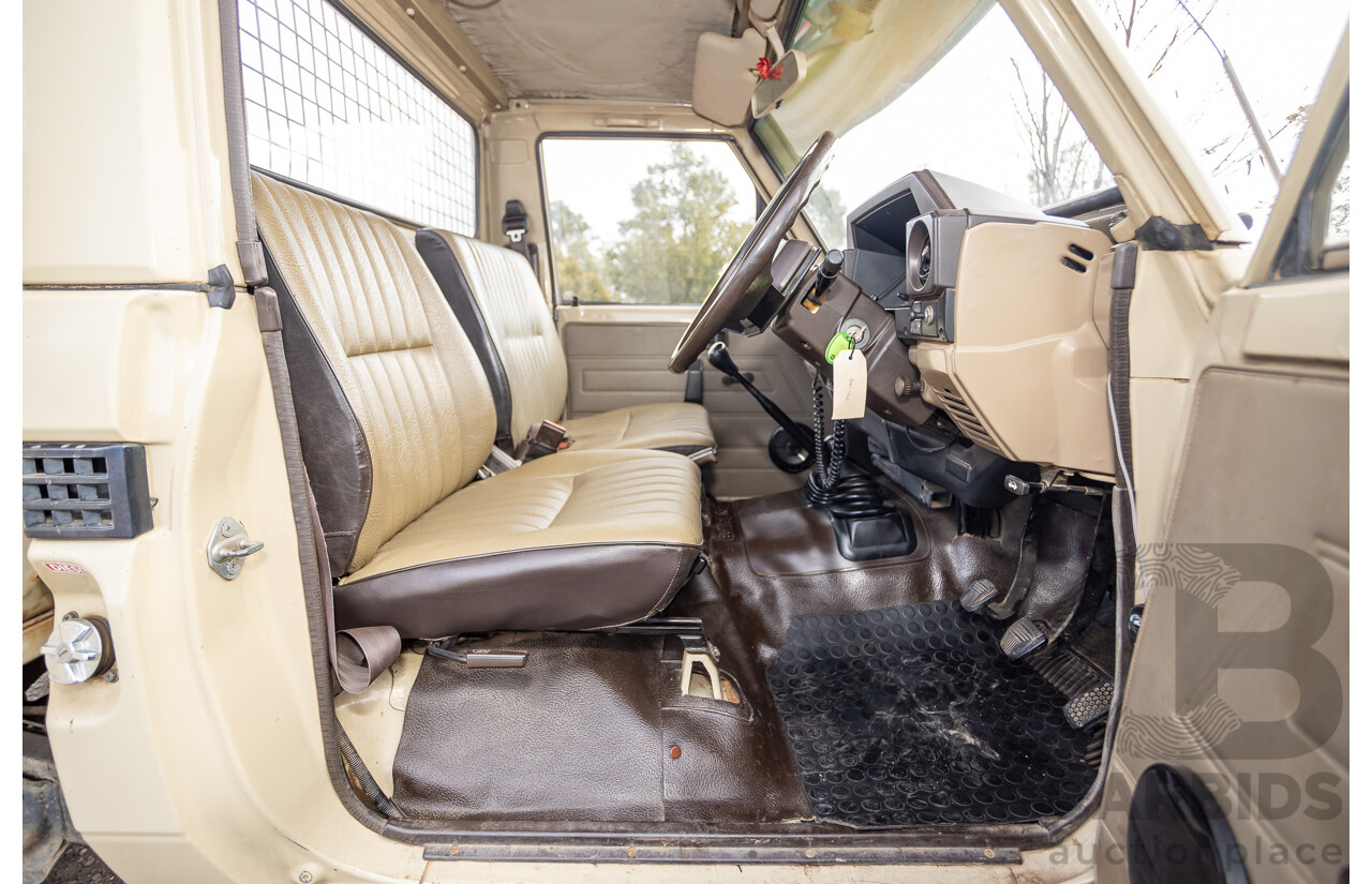 9/1985 Toyota Landcruiser (4x4) HJ75RP 2d C/Chas Goldrush Diesel 4.0L - Tipper