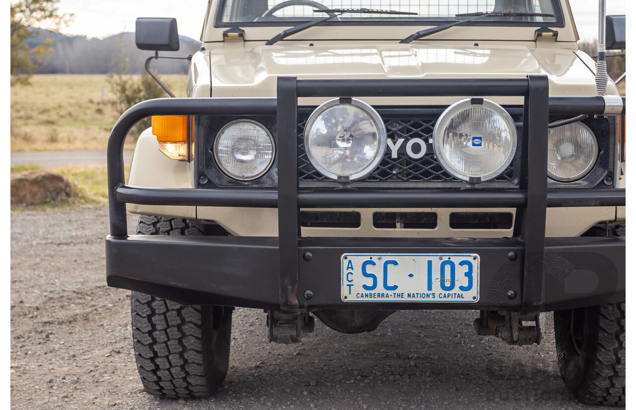 9/1985 Toyota Landcruiser (4x4) HJ75RP 2d C/Chas Goldrush Diesel 4.0L - Tipper