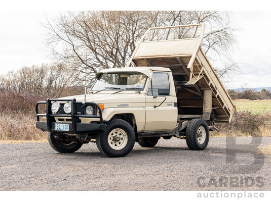 9/1985 Toyota Landcruiser (4x4) HJ75RP 2d C/Chas Goldrush Diesel 4.0L - Tipper