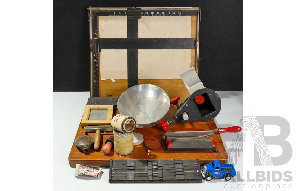 Collection Vintage and Other Photography Equipment