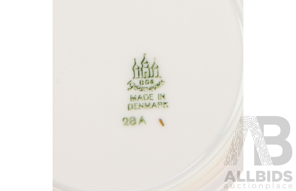 Fantastic Danish Bing & Grondahl Porcelain 91 Piece Dinner Service for Eight with Extras in Henrik Pattern