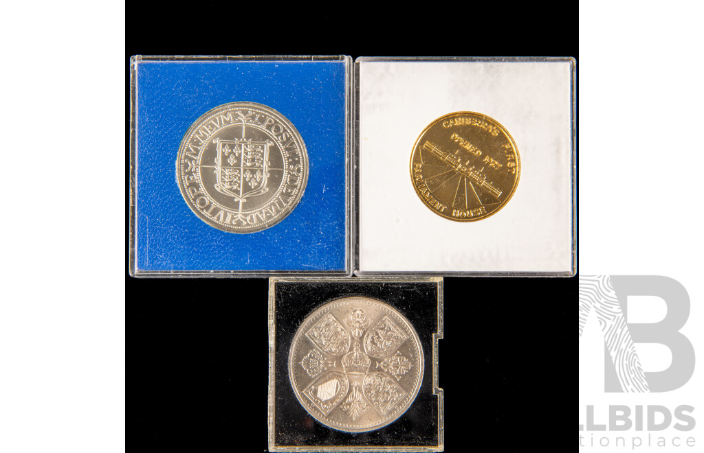 Queens Elizabeth 1st ,Elizabeth 2nd ,medallions and crown.