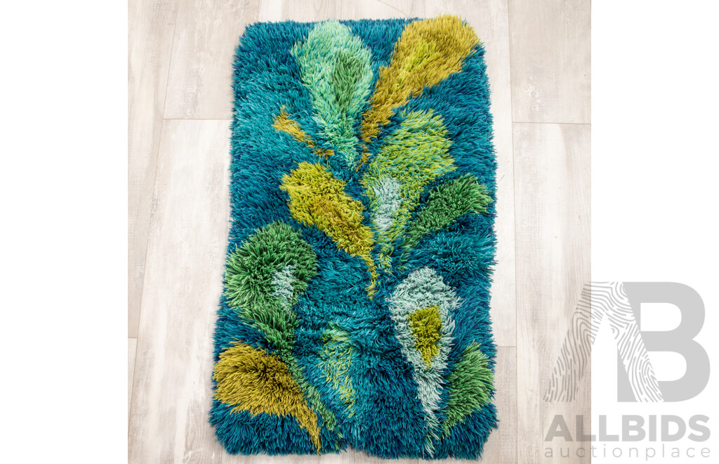 Retro Rya Style Shag Rug with Funky Design
