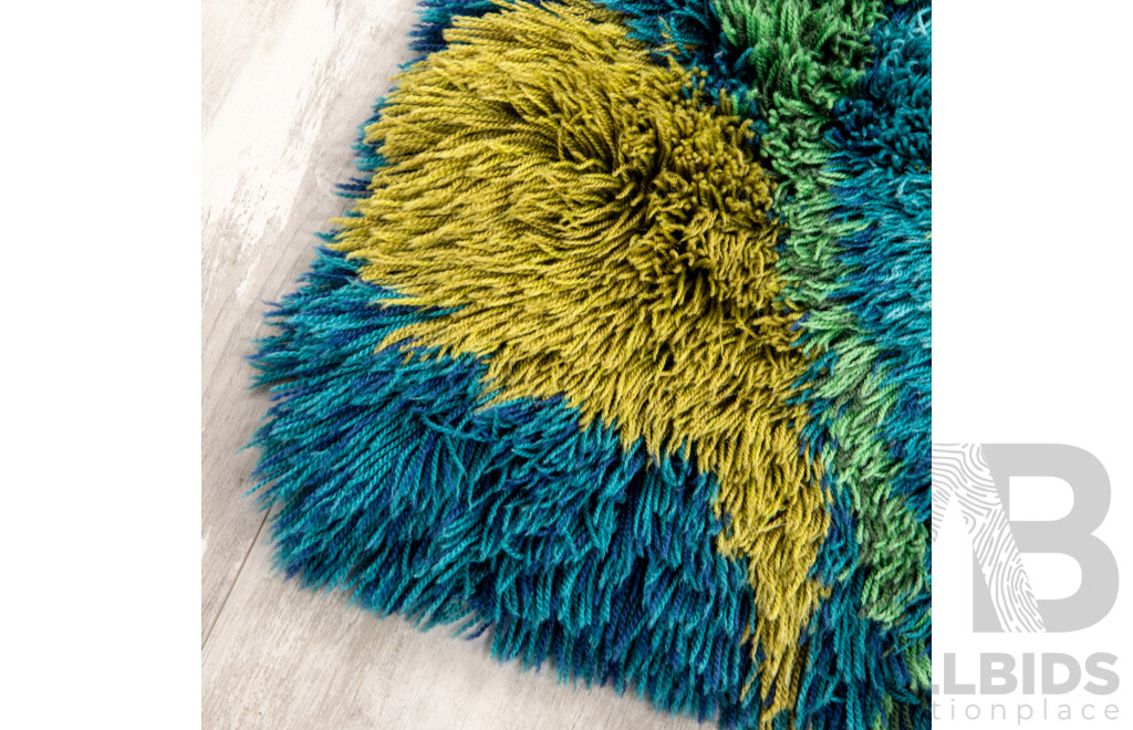 Retro Rya Style Shag Rug with Funky Design