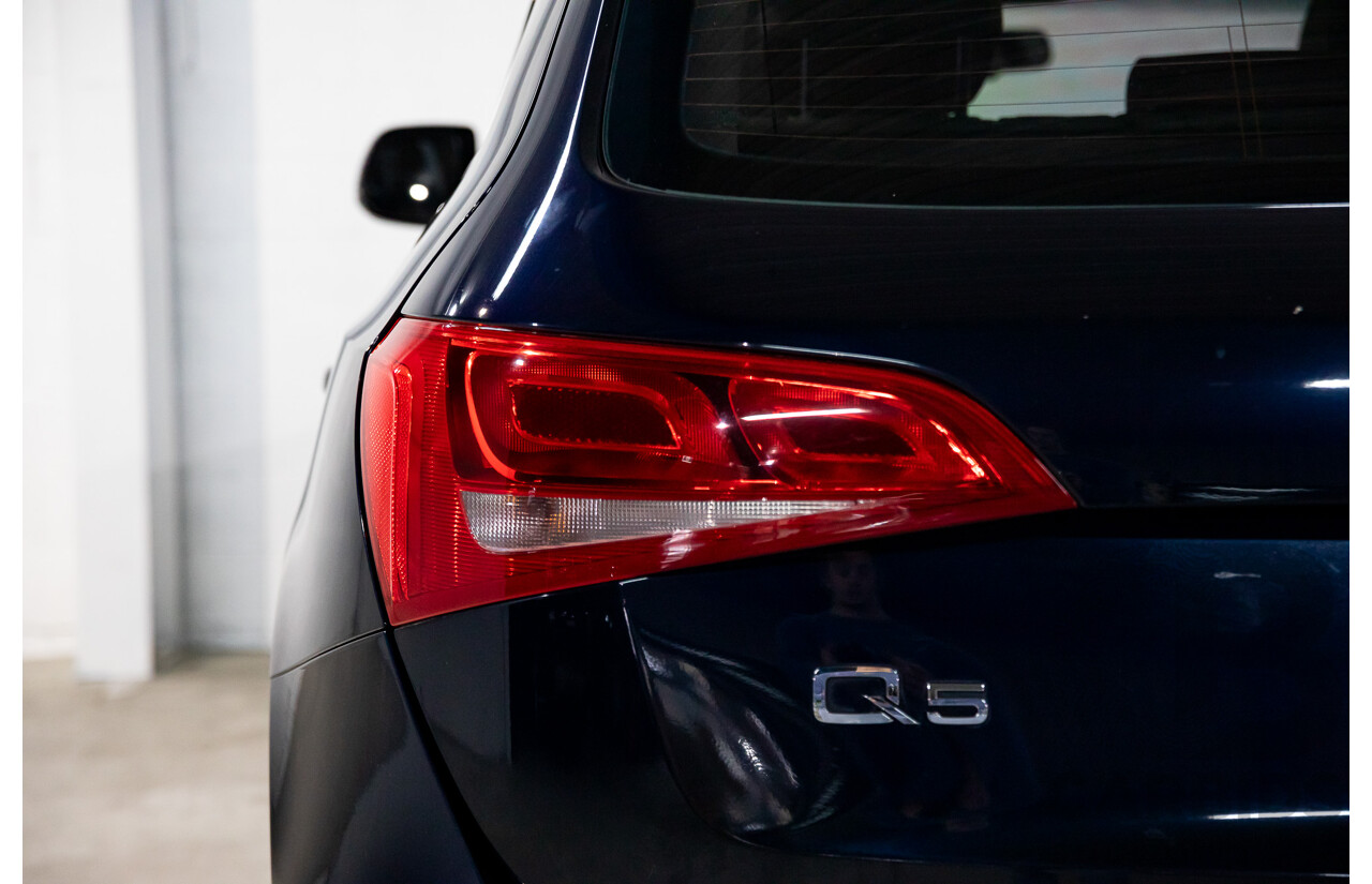 10/2010 Audi Q5 2.0 TDI Quattro 8R MY10 4d Wagon Deep Sea Blue Pearl Turbo Diesel 2.0L