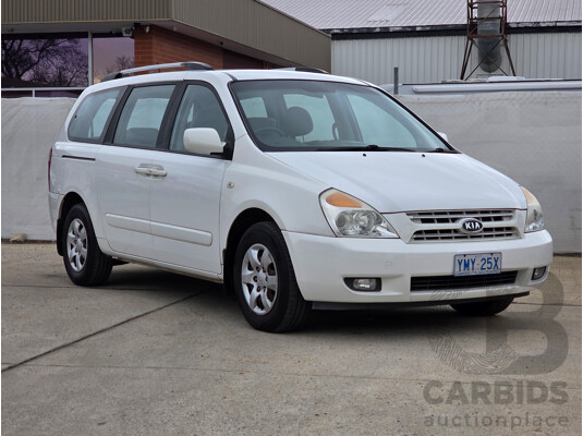 12/2009 Kia Grand Carnival (EX) VQ 4d Wagon White 3.8L