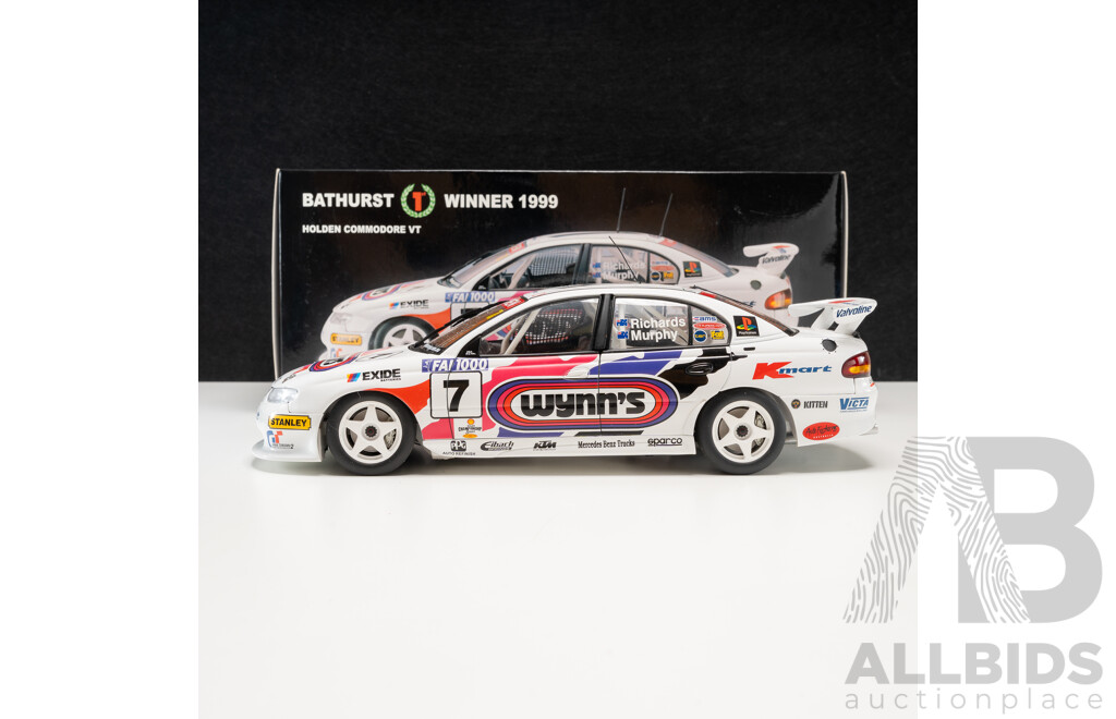 Auto Art Holden VT Commodore V8 Supercar 1999 FAI 1000 #7 Greg Murphy/ Steven Richards Wynn's 1:18 Scale Model Car - COA Included