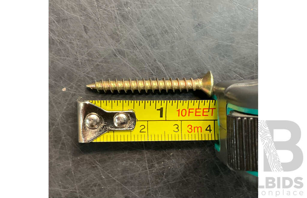 Multi Purpose 8g X 35mm Screws & Plugs Pack - Lot of 90