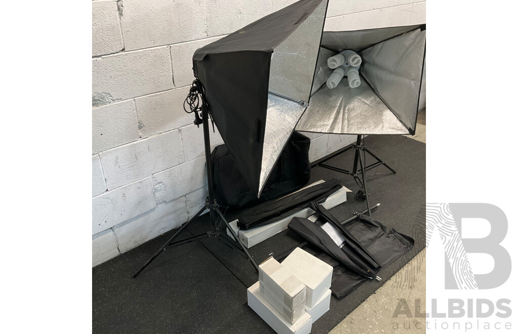Photography Studio Softbox Lighting Kit X4 with Accessories and Light Bulb