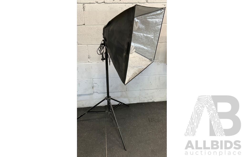 Photography Studio Softbox Lighting Kit X4 with Accessories and Light Bulb