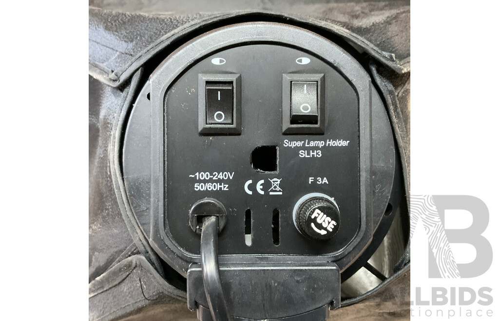 Photography Studio Softbox Lighting Kit X4 with Accessories and Light Bulb