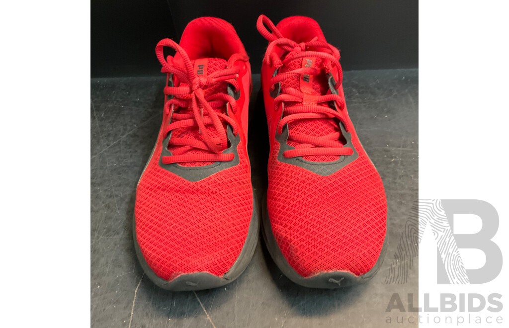 6x Used Kids Shoes & 1 Pair Shin Guard